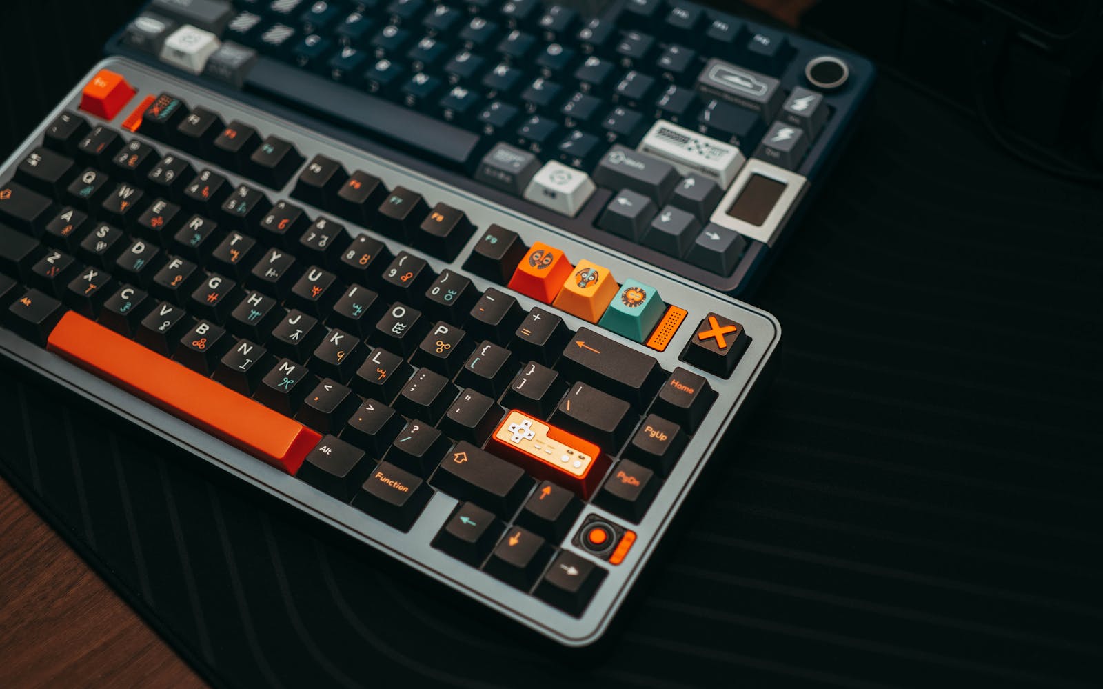 Split ergonomic keyboard.